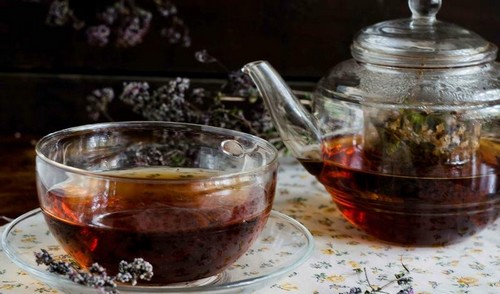 Чай, чайник и душица Чай, чайник и душица