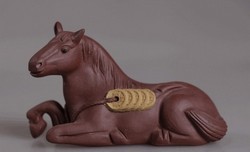 Чайная фигурка лошади Чайная фигурка лошади